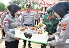 Wakapolda-NTT-Berikan-Kejutan-Ulang-Tahun-untuk-Danrem-161/Wira-Sakti,-Wujud-Sinergitas-TNI-Polri-di-NTT