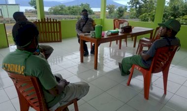 Posko-Covid-19-Desa-Babokerong-Tampak-Sepi,-Anggota-Bhabinkamtibmas-Himbau-Petugas-Posko-Tetap-Semangat