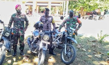 Sinergitas-TNI-Polri-Penjaga-Batas-Negara-Selatan-Indonesia,-Brigpol-Marsel-ditemani-Personel-TNI-Lakukan-Patroli-dan-Sambang