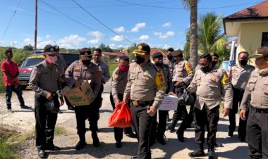 Kapolres-Kupang,-door-to-door-bagikan-paket-sembako-ke-warga-kurang-mampu