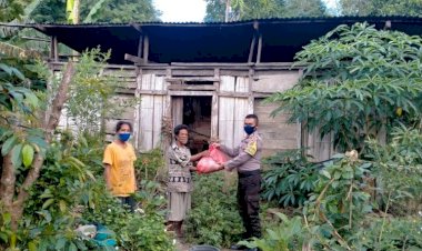 Bripka-Rudyart-bagikan-paket-sembako-ke-warga-binaannya