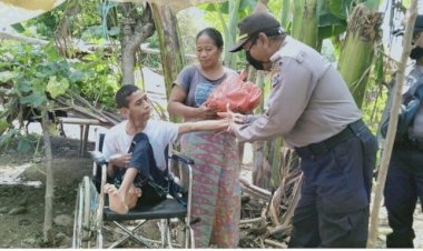 Polisi-Kita--Peduli-Sesama-Di-Tengah-Pandemi-Corona-Kapolsek-Kewapante-Bagikan-Sembako