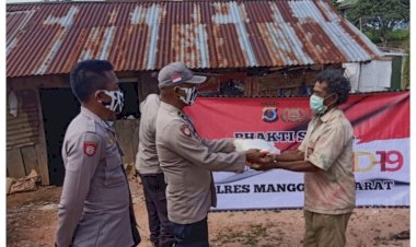 Polsek-Kuwus-Distribusikan-Bantuan-Beras-Polri-Peduli-Covid-19
