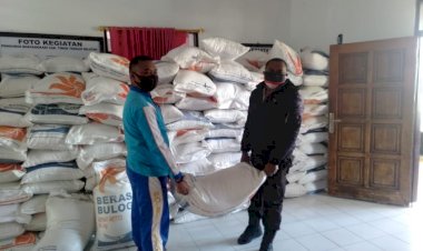 Polri-Peduli-,-Polres-TTS-Salurkan-1-Ton-Beras-Kepada-Warga-Yang-terdampak-Covid-19