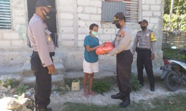 Polres-Rote-Ndao-Salurkan-Bantuan-Beras-10-Ton-Kepada-Warga-Terdampak-Covid---19