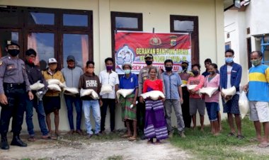 Tahap-1-Bansos-Polri,-2000-KK-Dapat-Bantuan-Beras-Dari-Polres-Sumba-Timur