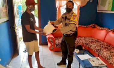 Polres-Manggarai-Dan-Polsek-Jajaran-Bagikan-Bansos-Pada-Masyarakat-Terdampak-Covid-19