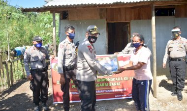 Bhakti-Sosial-Serentak-Hari-Bhayangkara-ke-74,-Kapolda-NTT-Beri-Paket-Sembako-kepada-Masyarakat-Labuan-Bajo