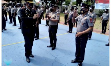 Kapolres-Mabar-Pimpin-Upacara-Kenaikan-Pangkat-36-Personil-Polres-Mabar,-5-Personil-Brimob-dan-2-Personil-Polairud