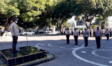 Kapolres-Sikka-Pimpin-Upacara-Korps-Raport-Kenaikan-Pangkat-Anggota-Polres-Sikka-Dan-Brimob-Batalyon-B-Pelopor-Maumere