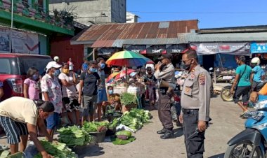 Ops-Aman-Nusa-II-Polres-Sumba-Barat-Lakukan-Sosialisasi-Cegah-Covid-19-di-Pasar-Lama