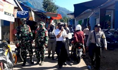 Headlines--Satgas-Aman-Nusa-II,-Polres-Flotim-Bersama-Dinas-Terkait-Lakukan-Himbauan-Persuasif-Pencegahan-Penyebaran-COVID-19-Di-Pasar-Oka