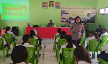 Sosialisasi-Ops-Bina-Kusuma-2020,-Sat-Binmas-Polres-Belu-Selipkan-Pesan-Protokol-Kesehatan-untuk-Pelajar-MPLS-SMA-Kristen