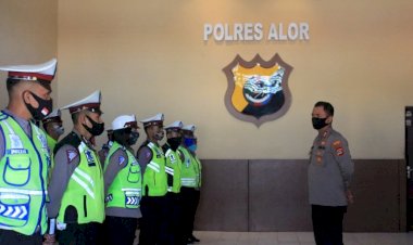 Kapolres-Alor-Berikan-Arahan-Kepada-Anggota-Satlantas-Polres-Alor