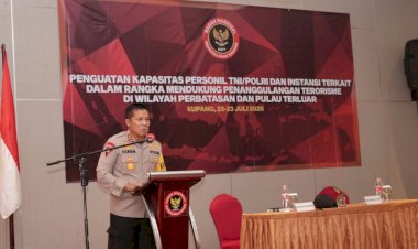 Kapolda-NTT-Beri-Materi-Penanggulangan-Terorisme-di-Sotis-Hotel-Kupang