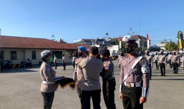 Kapolres-Sumba-Barat-Pimpin-Apel-Gelar-Pasukan-Ops-Patuh-Turangga-2020
