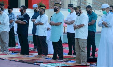 Hari-Raya-Idul-Adha-1441-H,-Kapolda-NTT-Ikut-Ibadah-Sholat-Ied