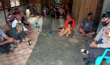 Bhabinkamtibmas-Desa-Golo-Cador-Ajak-Warga-Ikuti-Protokol-Kesehatan