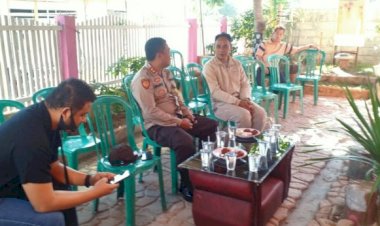 Wujud-Bela-Sungkawa,-Kapolres-Sikka-Melayat-Ke-Rumah-Duka-Istri-Dari-Anggotanya-Yang-Meninggal