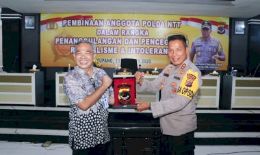 Gelar-Kegiatan-Sharing-Komunikasi-dan-Motivasi,-Kapolda-NTT-dan-Dr-Aqua-Dwipayana-Menjadi-Narasumber