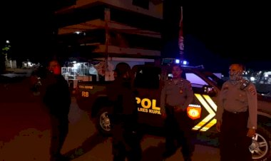 Patroli-Malam,-Sat-Sabhara-Polres-Kupang-Kota-Sampaikan-Imbauan-Cegah-Penyebaran-Covid-19