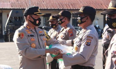 Kapolres-Sumba-Barat-Delegasikan-Distribusi-Bantuan-10-Ton-Beras-Kepada-Kapolsek-&-Kasubsektor