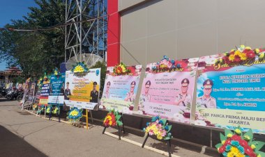 Ratusan-Karangan-Bunga-Ucapan-Selamat-Membanjiri-Mapolda-NTT