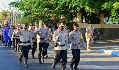 Kunjungi-Brimob-Polda-NTT,-Kapolda-NTT-Long-March-Bersama-Pejabat-Utama-Polda-NTT