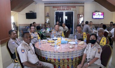 Kapolda-NTT-dan-Pejabat-Utama-Menjamu-Para-Anggota-dan-ASN-Yang-Akan-Purna-Tugas