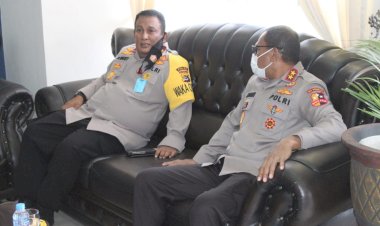 Wakapolda-NTT-Sambut-Kedatangan-Kadivhubinter-Polri-di-Bandara-El-Tari-Kupang