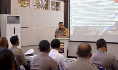 Tatap-muka-bersama-Personel-Polres-Kupang-Kota,-Kapolda-NTT-Ingatkan-Pentingnya-Kebersamaan-dan-Soliditas-Internal