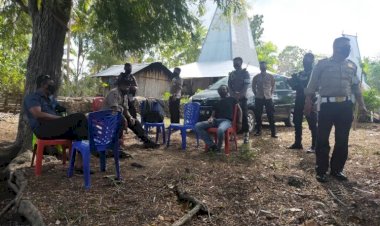 Bersama-Personel-Gabungan-Polres-Sumba-Barat-&-Koramil-1613-01,-Kasat-Narkoba-Pimpin-Pengamanan-Kampanye/Pertemuan-Terbatas