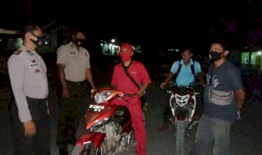 Patroli-Malam,-Polsek-Mamboro-Berikan-Himbauan-Kamtibmas-Kepada-Warga