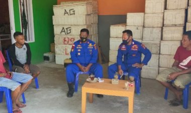 Kasat-Pol-Air-Polres-Manggarai-Imbau-Nelayan-Pakai-Masker