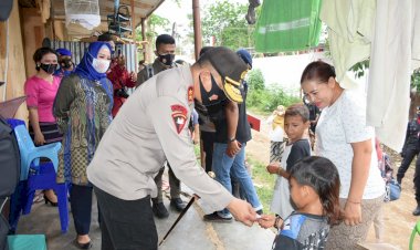 Kapolda-NTT-dan-Ketua-Bhayangkari-Daerah-NTT-Sambangi-Mako-Brimob-Kompi-4-Yon-B-Pelopor-Labuan-Bajo