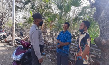 Cegah-Klaster-Covid-19-di-Pilkada-2020,-Bhabinkamtibmas-Polsek-Kakuluk-Mesak-Imbau-Warga-Disiplin-4M