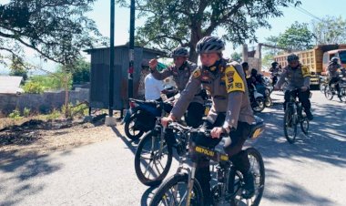 Kembali-Patroli-Sepeda-,-Kapolres-Belu-Sebar-Pesan-Kamtibmas-dan-Imbauan-Protokol-Kesehatan-untuk-Masyarakat