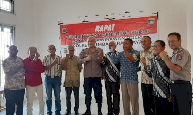 Kapolres-Sumba-Barat-Daya-Menerima-Kunjungan-Silaturahmi-Keluarga-Besar-Purnawirawan-Polri-dan-Keluarga-Besar-Putra-Putri-Polri