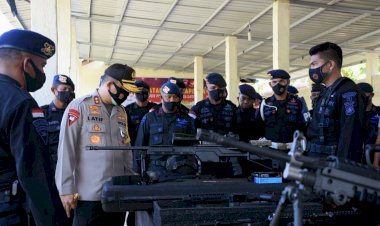 Kunjungi-Mako-Brimbob-Yon-1B-Pelopor-Maumere,-Kapolda-NTT-Cek-Kesiapan-Sarana-dan-Prasarana