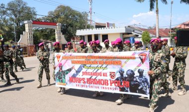 Di-Moment-HUT-Ke--75,-Brimobda-NTT-Dapat-Kejutan-Dari-Pasukan-Yonmarhanlan-VII-Kupang