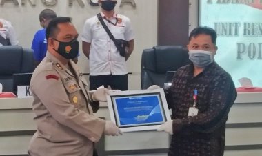 BI-Apresiasi-Polres-Kupang-Kota-atas-Keberhasilan-Ungkap-Kasus-Uang-Palsu,-Kepala-BI-Perwakilan-NTT-:-Ini-Merupakan-Pengungkapan-Uang-Palsu-Terbesar-Dalam-Sejarah-di-NTT