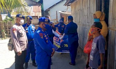 Dir-Polairud-Bersama-Kasat-Polair-Polres-Manggarai-Lakukan-Bakti-Sosial