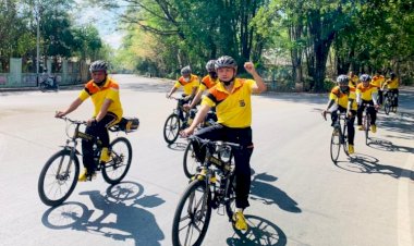 Tempuh-Jarak-30-KM,-Kapolres-Belu,-AKBP-Khairul-Saleh-Bersepeda-Bareng-Anggota-Pantau-Situasi-Kamtibmas