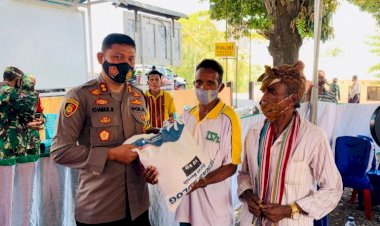 Tak-Henti-hentinya-Berbagi,-Kapolres-Belu-dan-Ketua-Bhayangkari-Kembali-Gelar-Baksos-untuk-Warga-Kurang-Mampu