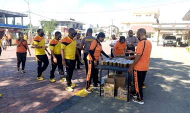 Upaya-Menjaga-Stamina-Personil-Polres-TTS,-Setelah-Olah-Raga-Pagi-di-Beri-Extra-Fooding