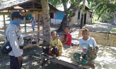 Terapkan-3M,-Pesan-Kanit-Binmas-Polsek-Wewaria-Saat-Laksanakan-Sambang