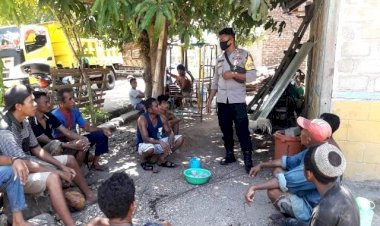 Demi-Terciptanya-Situasi-Aman-Kondusif,-Bripda-Antonius-D.R.-Kelen-Sambang-Ke-Dusun-Waikewak-Sampaikan-Pesan-Kamtibmas