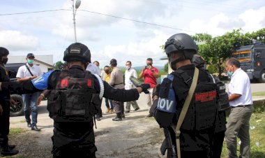 Bersama-90-Personel-Gabungan,-Kapolres-Sumba-Barat-Pimpin-Pengamanan-Debat-Terbuka