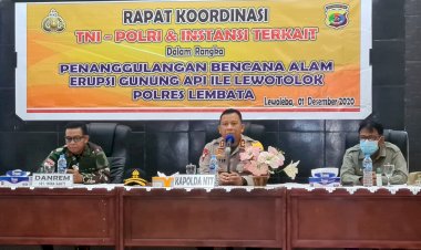 Kapolda-NTT-Pimpin-Rapat-Koordinasi-TNI-dan-Polri-dan-Instansi-terkait-dalam-rangka-penanggulangan-bencana-Alam-Erupsi-Gunung-Api-Ile-Lewotolok