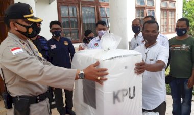 Pastikan-Sampai-dengan-Utuh,-Aman-dan-Tepat-Sasaran,-Personel-Polres-Manggarai-Barat-Kawal-Ketat-Logistik-Pilkada